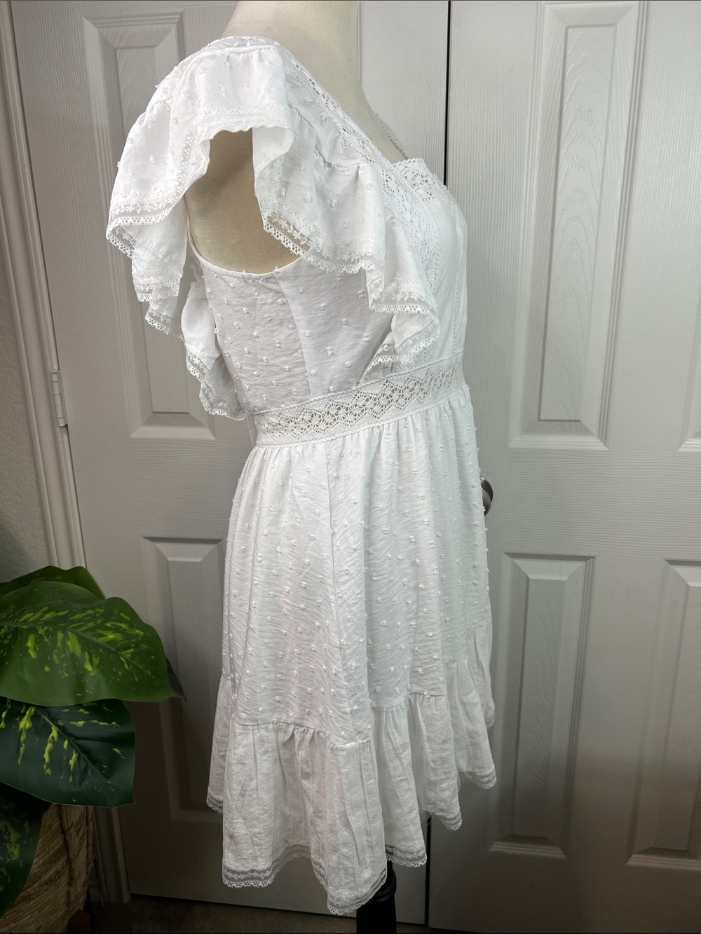 Francesca's Collections Addie Lace Hem Embroidered Mini Dress Size M - Picture 10 of 12